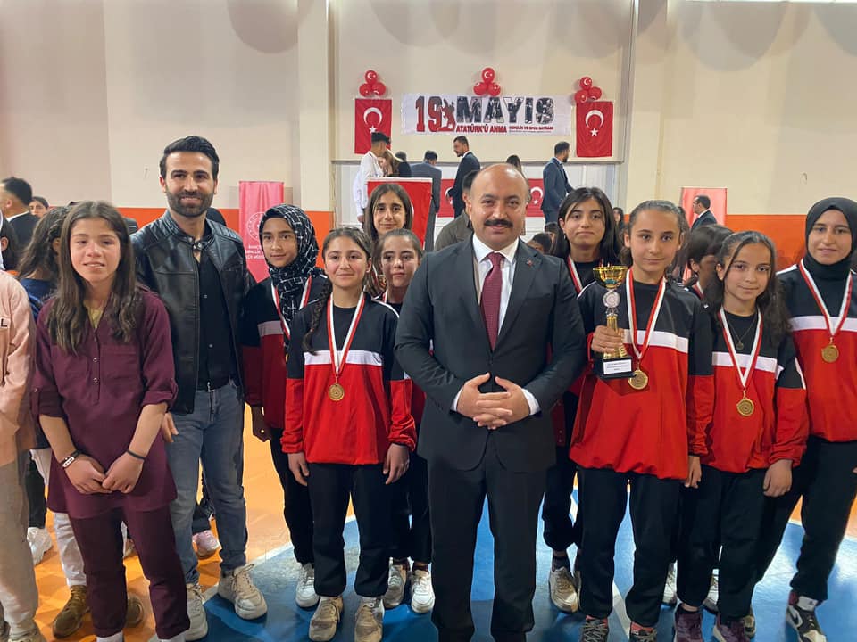 19 Mayıs Atatürk’ü Anma, Gençlik ve Spor Bayramı İlçemizde coşkuyla kutlandı. 
